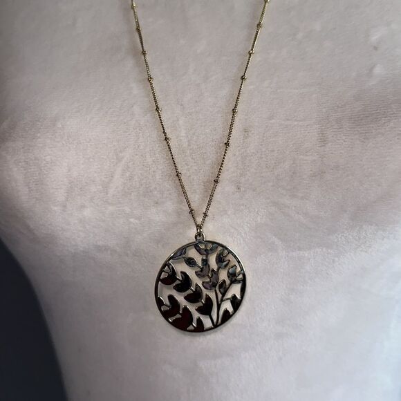 🌸HP🌸Vera Bradley Circle Medallion Necklace! - Picture 2 of 7